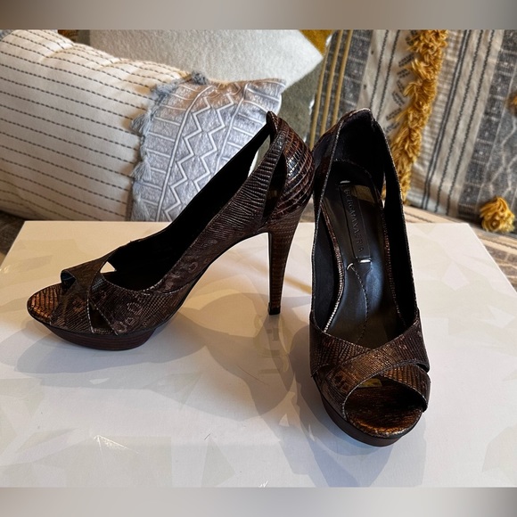 ✅2 for $50✅ 
BCBGMAXAZRIA Pump - GUC 6M. - Picture 3 of 4